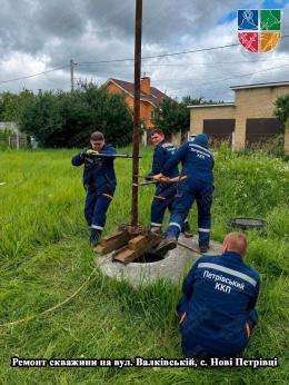 На свердловині по вул. Валківській у с. Нові Петрівці тривають ремонтні роботи
