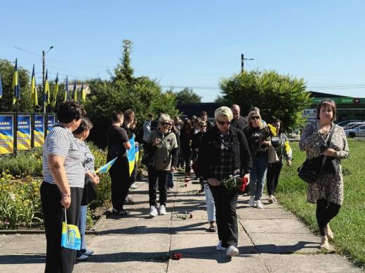 У Нових Петрівцях попрощалися з лікарем та військовим Владиславом ЄВТУШЕНКОМ