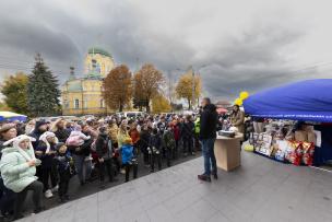 Благодійний ярмарок в центрі села Нові Петрівці